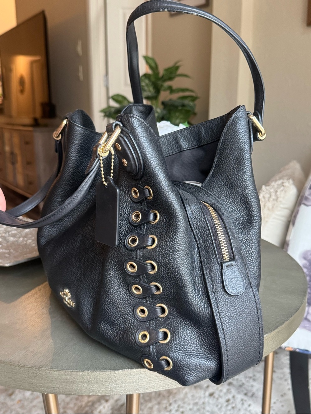 Coach Edie Shoulder Bag 31, black pebbled leather and gold hardware - Picture 5 of 6